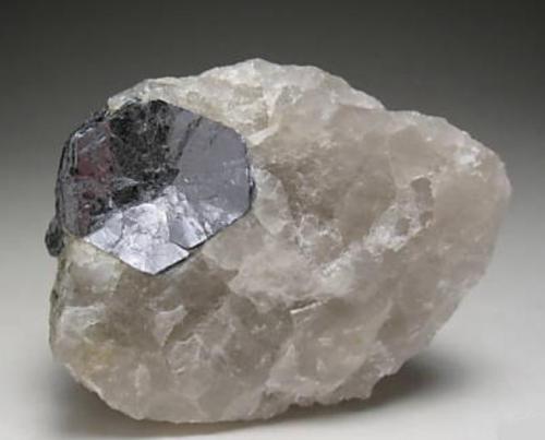 Molibdenita<br />Moly Hill Mine, La Motte, Abitibi RCM, Abitibi-Témiscamingue, Québec, Canada<br />4 x 3 x 2 cm<br /> (Autor: Antonio Alcaide)