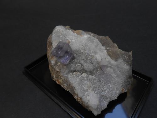 Fluorita<br />Mina La Viesca, zona minera de La Collada, Huergo, Siero, Comarca Oviedo, Principado de Asturias (Asturias), España<br />6,5 x 4,5 x 3,5 cm<br /> (Autor: Antonio Alcaide)