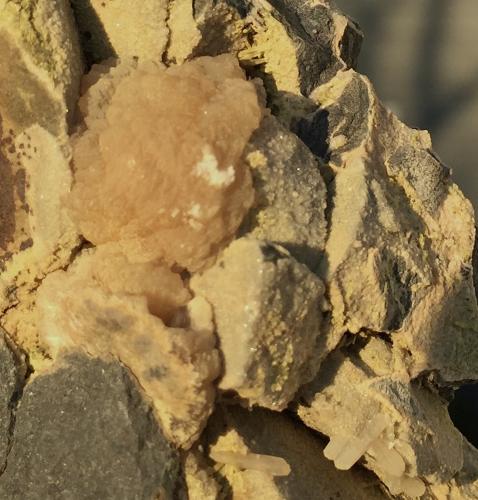 Stilbite<br />Teeters Quarry, Gettysburg,  Adams County, Pennsylvania, USA<br />1.1 x 1.2 cm<br /> (Author: steven calamuci)