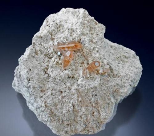 Topacio y Bixbyita<br />Topaz Mountain, Thomas Range, Juab County, Utah, USA<br />9 x 7,5 x 4 cm<br /> (Autor: Antonio Alcaide)