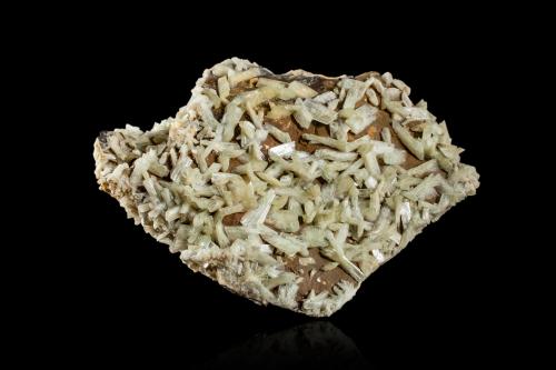 Paravauxite<br />Siglo Veinte Mine, contacto vein, Llallagua, Rafael Bustillo Province, Potosí Department, Bolivia<br />14,0	x	10,0	x	4,0	cm<br /> (Author: MIM Museum)
