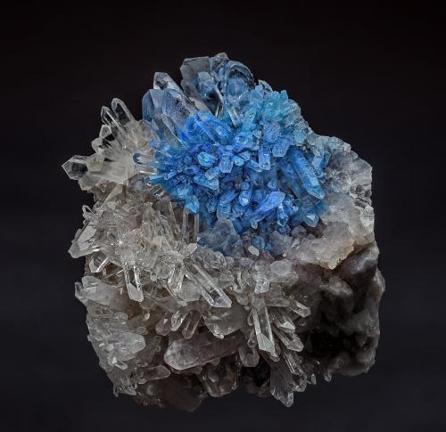 Quartz, Papagoite<br />Messina Mine, Musina (Messina), Vhembe District, Limpopo Province, South Africa<br />6.5 x 7.5 cm<br /> (Author: am mizunaka)