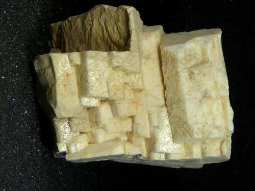 Ortoclasa<br />Cantera Isabel (Cantera La Saludadora), Plutón de La Cabrera, Valdemanco, Comarca Sierra de Guadarrama, Comunidad de Madrid, España<br />5 x 4 x 4 cm.<br /> (Autor: Felipe Abolafia)