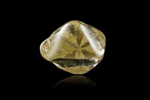 Diamond<br />Kasaï river alluvials, Western Kasai, Democratic Republic of the Congo (Zaire)<br />1,0	x	1,0	x	1,0	cm<br /> (Author: MIM Museum)