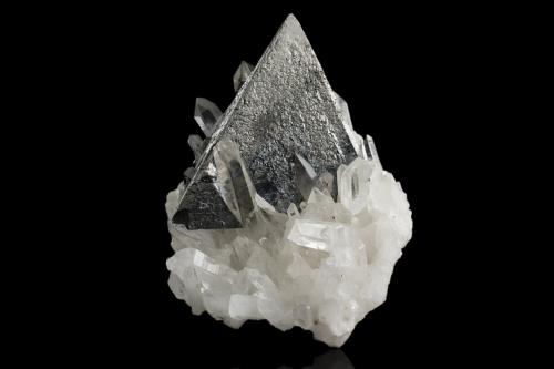 Tetrahedrite with Quartz<br />Zona minera Mundo Nuevo, Mundo Nuevo, Huamachuco, Provincia Sánchez Carrión, Departamento La Libertad, Perú<br />6,5	x	7,5	x	5,5	cm<br /> (Author: MIM Museum)