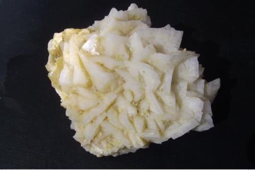 Ortoclasa (variedad adularia)<br />Valenciana Mine, Guanajuato, Municipio Guanajuato, Mexico<br />9,5 x 8 x 5 cm<br /> (Autor: Antonio Alcaide)