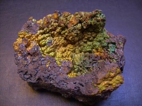 Goethita<br />Filón Sur open pit, Minas de Tharsis, Tharsis, Alosno, Comarca El Andévalo, Huelva, Andalusia, Spain<br />6,5 x 5,5 x 4,5 cm<br /> (Autor: Antonio Alcaide)