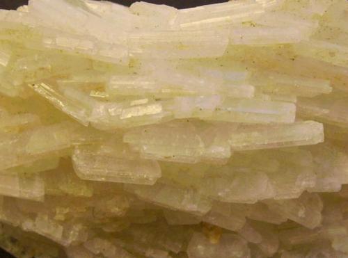 Albita (variedad cleavelandita)<br />Itinga, Vale do Jequitinhonha, Minas Gerais, Brazil<br />7 x 4 x 3 cm<br /> (Autor: Antonio Alcaide)