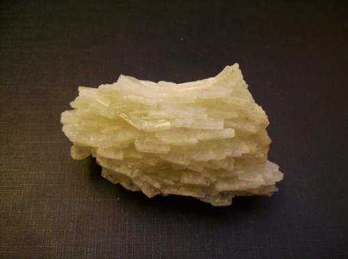Albita (variedad cleavelandita)<br />Itinga, Vale do Jequitinhonha, Minas Gerais, Brazil<br />7 x 4 x 3 cm<br /> (Autor: Antonio Alcaide)