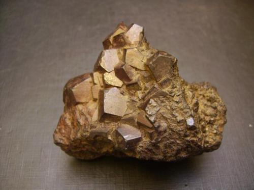 Goethita pseudo Pirita<br />Yacimiento de piritas, Cortijo de Jarapalos, Alhaurín de la Torre, Comarca Valle del Guadalhorce, Málaga, Andalucía, España<br />7 x 5 x 4,5 cm<br /> (Autor: Antonio Alcaide)
