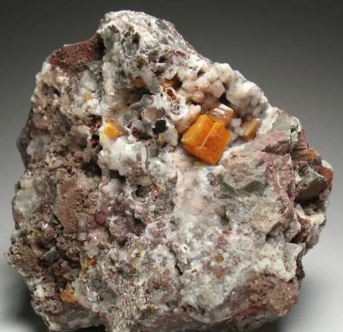 Wulfenita<br />Los Lamentos Mountain Range, Municipio Ahumada, Chihuahua, Mexico<br />10 x 9 x 6,5 cm<br /> (Autor: Antonio Alcaide)