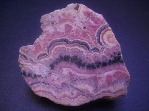 Rodocrosita<br />Mina Capillitas, Departamento Andalgalá, Catamarca, Argentina<br />7 x 6,5 x 2 cm<br /> (Autor: Antonio Alcaide)