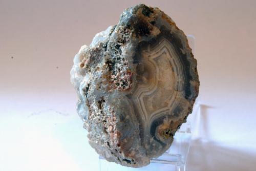 Cuarzo (variedad calcedonia)<br />Agouim, Provincia Ouarzazate, Región Drâa-Tafilalet, Marruecos<br />Medidas pieza: 7,2x6x4 cm<br /> (Autor: Sergio Pequeño)