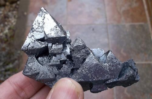 Hematites pseudo Magnetita (martita)<br />Volcán Payún Matru, Malargüe, Departamento Malargüe, Provincia Mendoza, Argentina<br />7 x 5,5 x 3,5 cm<br /> (Autor: Cristalino)