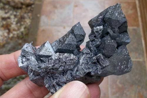 Hematites pseudo Magnetita (martita)<br />Volcán Payún Matru, Malargüe, Departamento Malargüe, Provincia Mendoza, Argentina<br />7 x 5,5 x 3,5 cm<br /> (Autor: Cristalino)