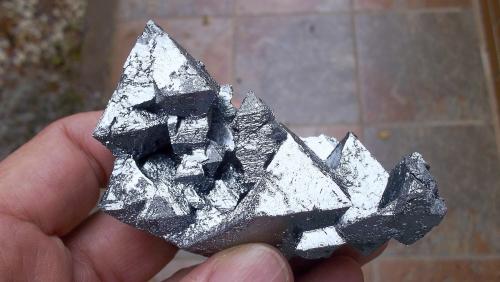 Hematites pseudo Magnetita (martita)<br />Volcán Payún Matru, Malargüe, Departamento Malargüe, Provincia Mendoza, Argentina<br />7 x 5,5 x 3,5 cm<br /> (Autor: Cristalino)