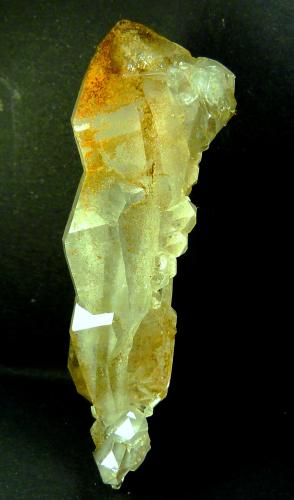 Cuarzo<br />Arondu, Valle Basha, Distrito Shigar, Gilgit-Baltistan (Áreas del Norte), Paquistán<br />Cristal laminar: 4,5 x 2 x 1 cm. Cristal escalonado: 6 x 1,5 x 1 cm.<br /> (Autor: Felipe Abolafia)