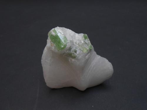 Pargasita<br />Pegmatita Minh Tien, Luc Yen, Provincia Yenbai, Vietnam<br />5,5 x 5,5 x 2 cm<br /> (Autor: Antonio Alcaide)