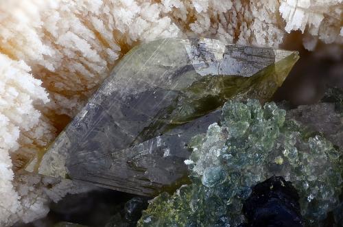 Titanita, Clorita (Grupo)<br />Marble Quarries, Macael, Comarca Valle del Almanzora, Almería, Andalusia, Spain<br />Campo de visión 4,5 mm<br /> (Autor: Juan Miguel)