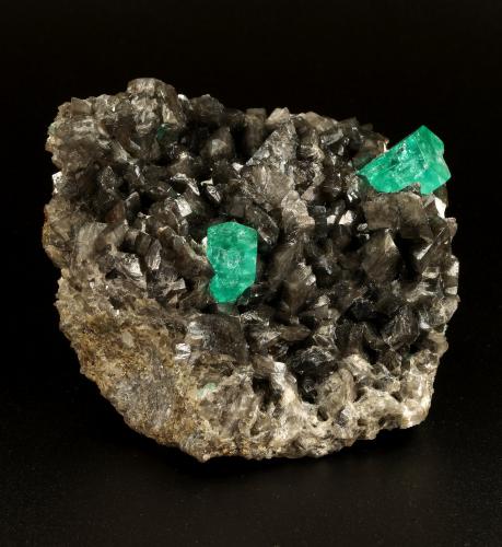 Beryl (variety emerald), Calcite, Pyrite<br />Coscuez (distrito minero), Municipio San Pablo de Borbur, Cinturón Esmeraldífero Occidental, Departamento Boyacá, Colombia<br />78x53x78mm, xls= 11x9mm & 15x12mm<br /> (Author: Fiebre Verde)