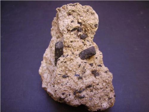 Ferro-hornblenda<br />El Llano de Don Antonio, Carboneras, Comarca Levante Almeriense, Almería, Andalucía, España<br />9 x 5 x 5 cm<br /> (Autor: Antonio Alcaide)