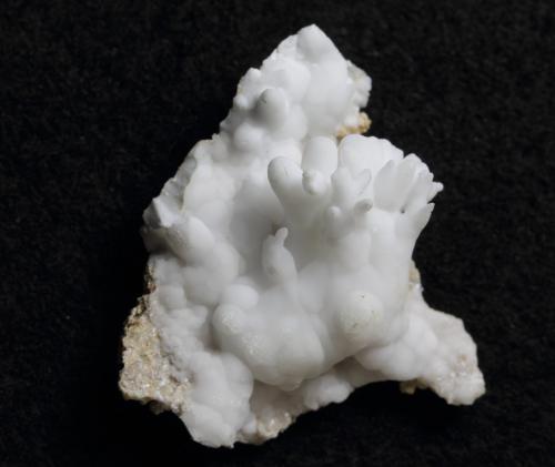 Aragonito<br />Mina Jalapa, El Molar, Comarca Priorat, Tarragona, Cataluña / Catalunya, España<br />4 x 3 x 1,5 cm<br /> (Autor: karbu8)