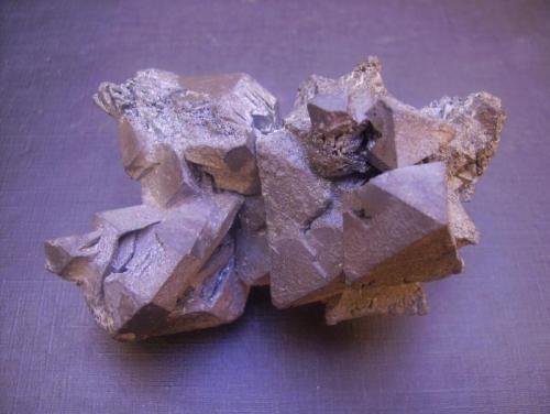 Hematites pseudo Magnetita<br />Payún Matru Volcano, Malargüe, Malargüe Department, Mendoza Province, Argentina<br />7,5 x 5,5 x 5 cm<br /> (Autor: Antonio Alcaide)