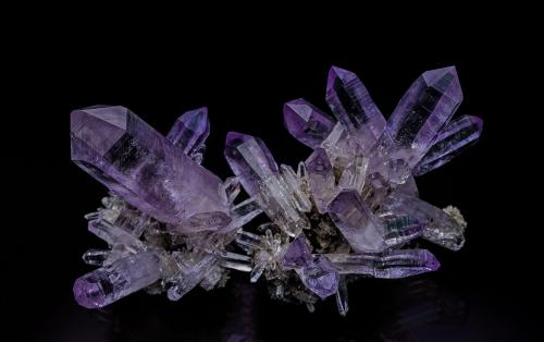 Quartz (variety amethyst)<br />Piedra Parada (Las Vigas), Municipio Tatatila, Veracruz (Veracruz de Ignacio de la Llave), Mexico<br />7.4 x 5.0 cm<br /> (Author: am mizunaka)