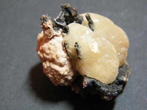 Smithsonite<br />Mina Tsumeb, Tsumeb, Región Otjikoto, Namibia<br />30x35x30mm<br /> (Author: Heimo Hellwig)
