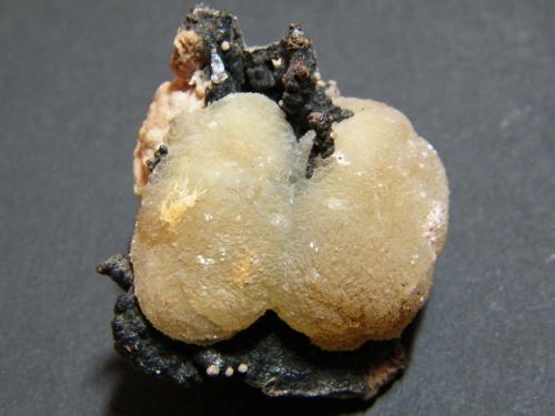 Smithsonite<br />Tsumeb Mine, Tsumeb, Otjikoto Region, Namibia<br />30x35x30mm<br /> (Author: Heimo Hellwig)