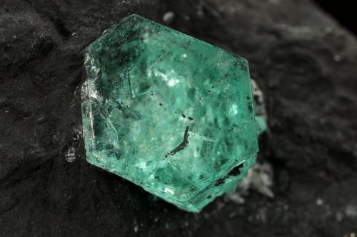 Beryl (variety emerald)<br />Muzo mining district, Western Emerald Belt, Boyacá Department, Colombia<br />45x32x33mm, xl=10x9mm<br /> (Author: Fiebre Verde)