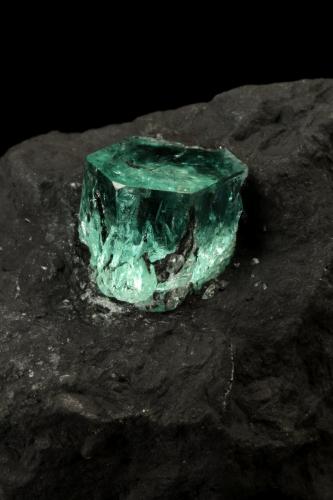 Beryl (variety emerald)<br />Muzo mining district, Western Emerald Belt, Boyacá Department, Colombia<br />45x32x33mm, xl=10x9mm<br /> (Author: Fiebre Verde)