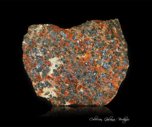 Zincita<br />Sterling Hill, Ogdensburg, Franklin Mining District, Sussex County, New Jersey, USA<br />74 x 58 x 23 mm.<br /> (Autor: Rafael Galiana)