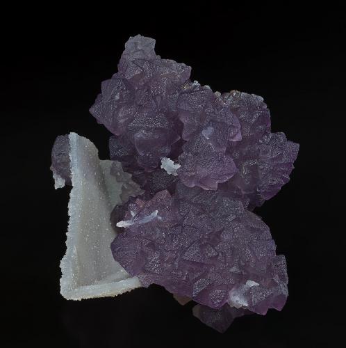 Fluorite, Quartz<br />La Fluorita Dulcita Cu prospect, Cochise County, Arizona, USA<br />7.4 x 5.5 cm<br /> (Author: am mizunaka)