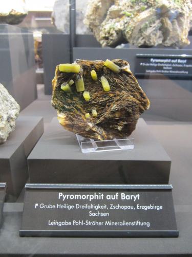 Pyromorphite<br />Mina Heilige Dreifaltigkeit, Zschopau, Erzgebirgskreis, Sajonia/Sachsen, Alemania<br />Specimen size ~ 8 cm<br /> (Author: Tobi)