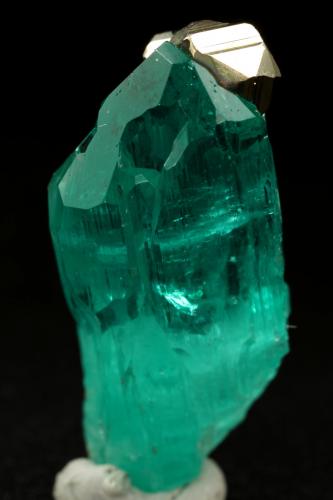 Beryl (variety emerald), Pyrite<br />Chivor mining district, Palo Arañado Mine, Municipio Chivor, Eastern Emerald Belt, Boyacá Department, Colombia<br />xl=27x20mm<br /> (Author: Fiebre Verde)