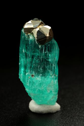 Beryl (variety emerald), Pyrite<br />Chivor mining district, Palo Arañado Mine, Municipio Chivor, Eastern Emerald Belt, Boyacá Department, Colombia<br />xl=27x20mm<br /> (Author: Fiebre Verde)