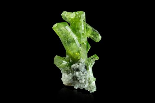 Diopside with Graphite and Chabazite (Series)<br />Karo Pit, D-Block Mine, Merelani Hills, Lelatema Mountains, Simanjiro District, Manyara Region, Tanzania<br />4,0	x	3,0	x	6,0	cm<br /> (Author: MIM Museum)