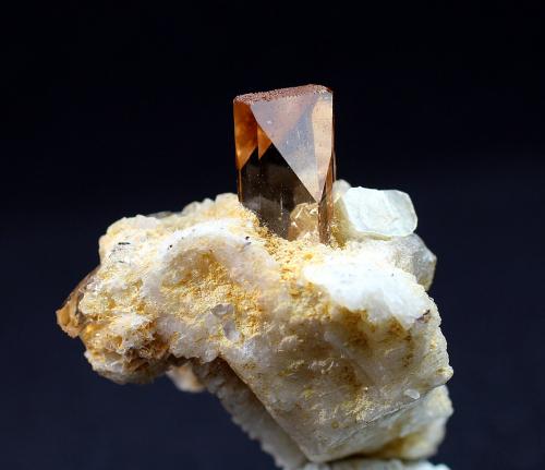Topaz<br />Skardu District, Gilgit-Baltistan (Northern Areas), Pakistan<br />3.9 x 3.1 x 3 centimeters<br /> (Author: Ricardo Melendez)