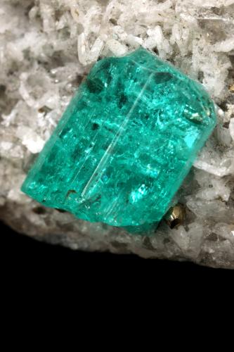 Beryl (variety emerald), Albite (variety cleavelandite), Pyrite<br />Chivor mining district, Municipio Chivor, Eastern Emerald Belt, Boyacá Department, Colombia<br />43x35x41mm, xl=10mm<br /> (Author: Fiebre Verde)