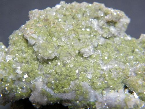 Calcite and Duftite<br />Mina Tsumeb, Tsumeb, Región Otjikoto, Namibia<br />60x110x110mm<br /> (Author: Heimo Hellwig)