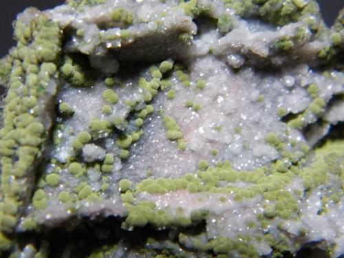 Calcite and Duftite<br />Mina Tsumeb, Tsumeb, Región Otjikoto, Namibia<br />60x110x110mm<br /> (Author: Heimo Hellwig)
