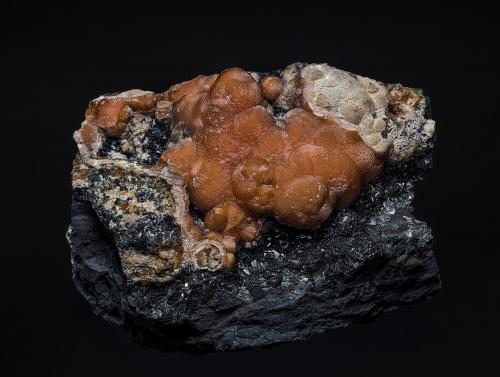 Rhodochrosite, Manganite<br />N'Chwaning II Mine, N'Chwaning mining area, Kuruman, Kalahari manganese field (KMF), Northern Cape Province, South Africa<br />6.1 x 4.6 cm<br /> (Author: am mizunaka)