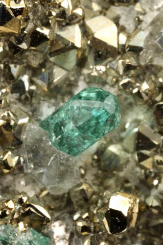Beryl (variety emerald), Calcite, Pyrite<br />Chivor (distrito minero), Mina El Acuario, Municipio Chivor, Cinturón Esmeraldífero Oriental, Departamento Boyacá, Colombia<br />92x41x52mm, main xl=4mm<br /> (Author: Fiebre Verde)