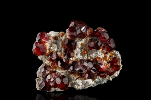Spessartine on Orthoclase<br />Tongbei, Yunxiao, Zhangzhou Prefecture, Fujian Province, China<br />7,0	x	6,0	x	3,5	cm<br /> (Author: MIM Museum)
