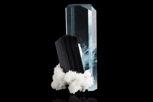 Beryl (variety aquamarine) with Schorl and Albite<br />Shigar Valley, Shigar District, Gilgit-Baltistan (Northern Areas), Pakistan<br />4,0	x	3,5	x	7,5	cm<br /> (Author: MIM Museum)