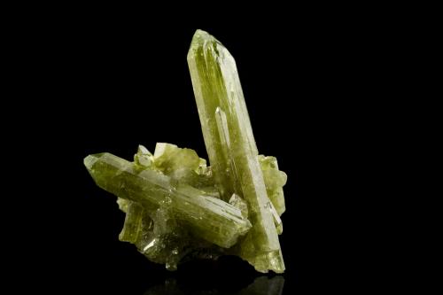 Vesuvianite<br />Jeffrey Mine, Asbestos, Les Sources RCM, Estrie, Québec, Canada<br />7,0	x	5,5	x	5,0	cm<br /> (Author: MIM Museum)