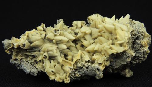 Smithsonite after Calcite<br />Mina San Antonio (Mina San Antonio el Grande), Campo Este, Distrito Santa Eulalia, Municipio Aquiles Serdán, Chihuahua, México<br />9 x 4.5 x 4 centimeters<br /> (Author: Ricardo Melendez)