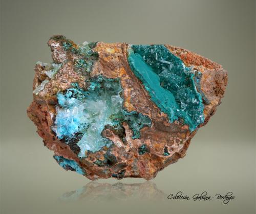 Hemimorfita<br />Mina Ojuela, Mapimí, Municipio Mapimí, Durango, México<br />108 x 76 x 31 mm..<br /> (Autor: Rafael Galiana)