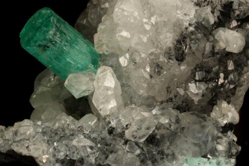 Beryl (variety emerald), Calcite<br />La Pita mining district, Polveros Mine, Municipio Maripí, Western Emerald Belt, Boyacá Department, Colombia<br />45x32x28mm, xl=18x7mm<br /> (Author: Fiebre Verde)